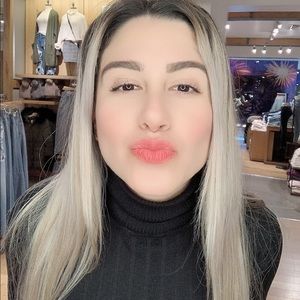 Meet your Posher, Malena